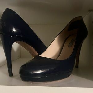 Prada - sz 40 - navy blue pump